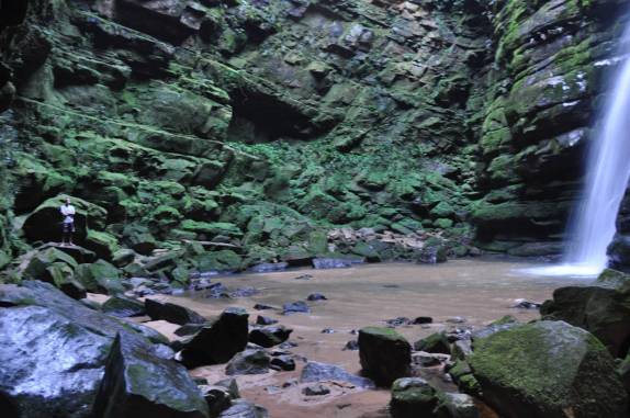 Admirando o Buraco do Padre, próximo à Ponta Grossa - PR